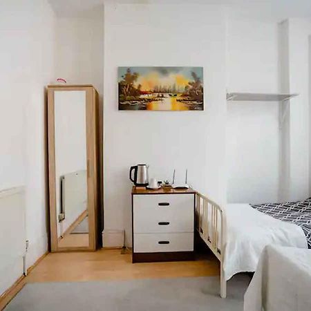 Homestay Near Tottenham Hotspur Stadium Londres Exterior foto