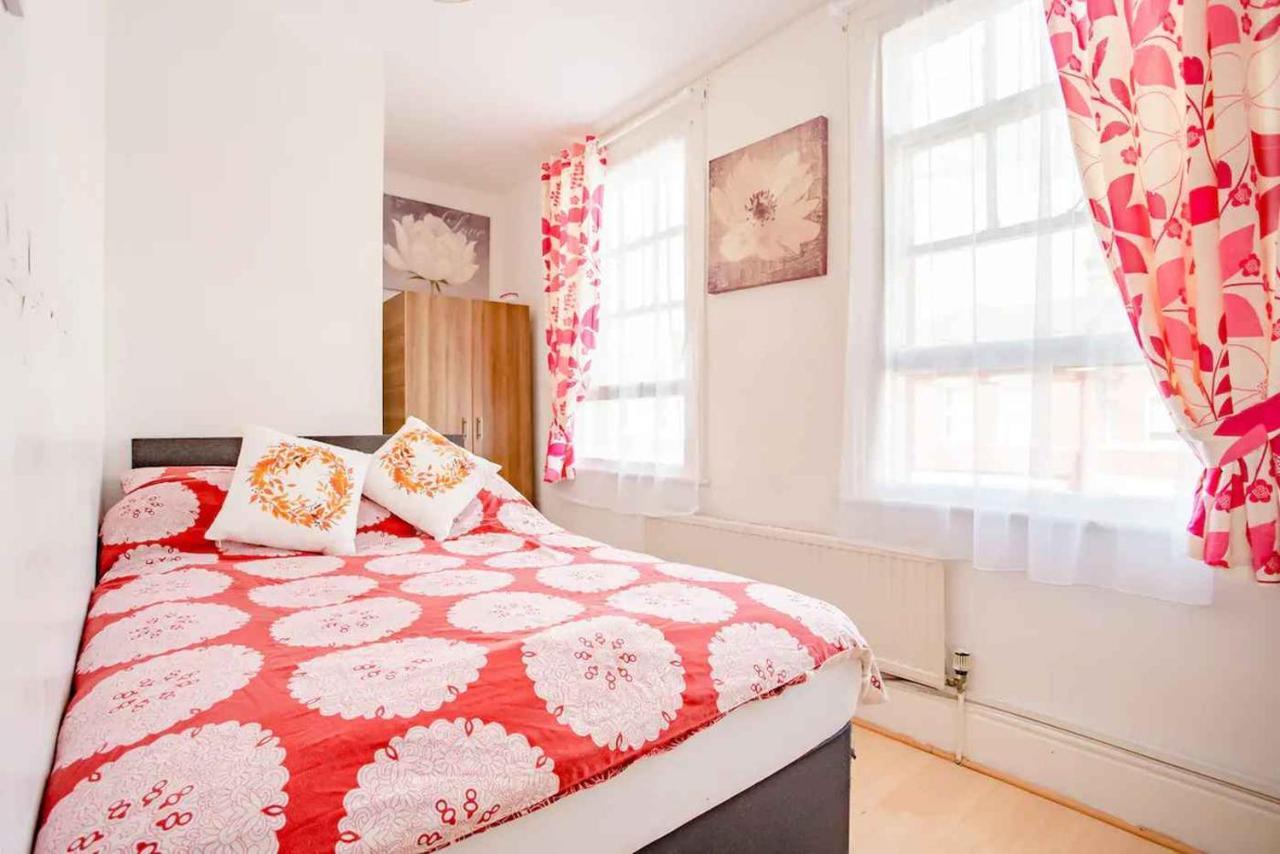 Homestay Near Tottenham Hotspur Stadium Londres Exterior foto